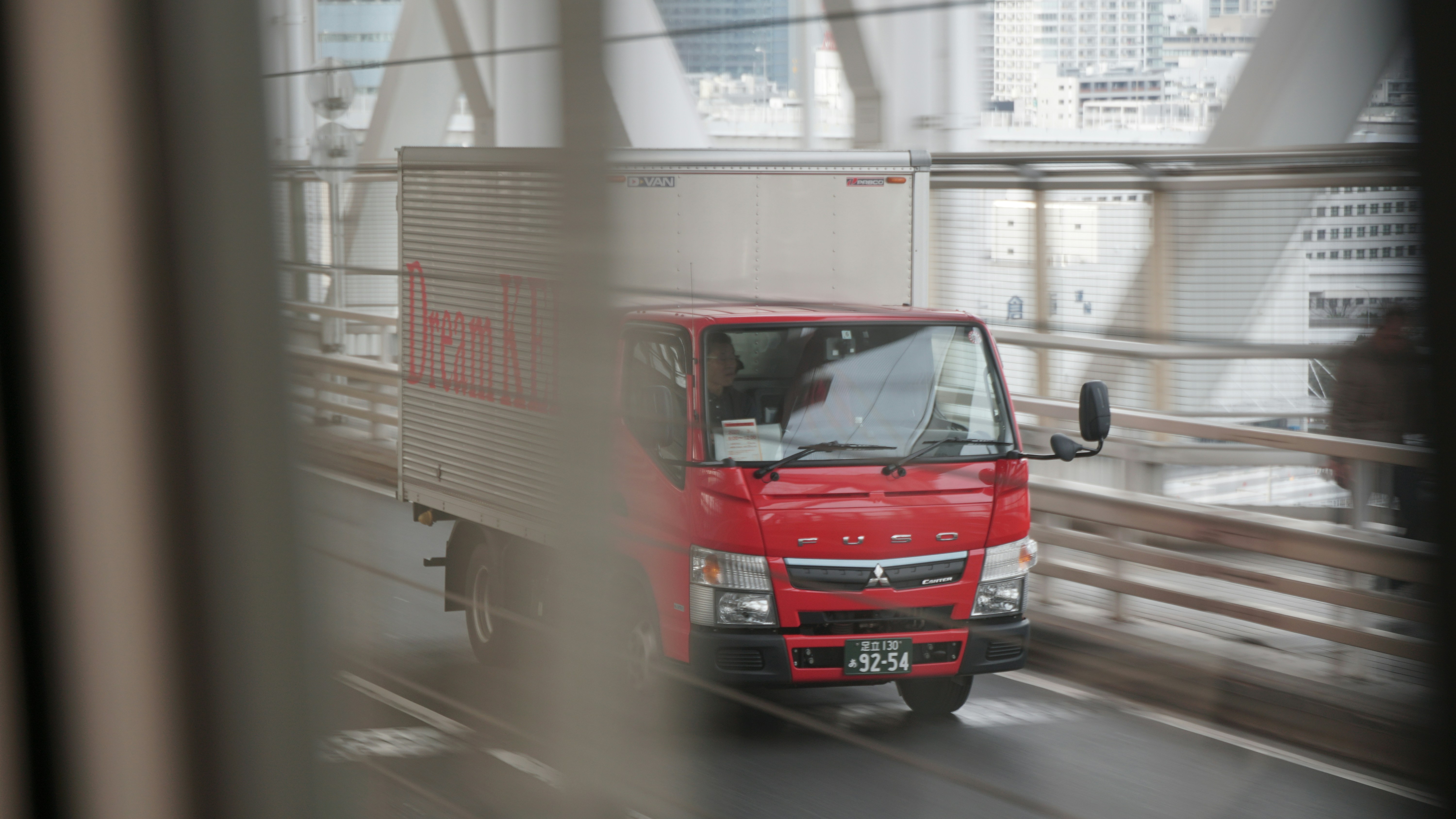 トラックの写真